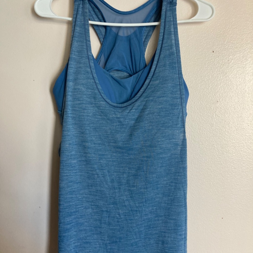 Lululemon tank top with built in bra Size 10